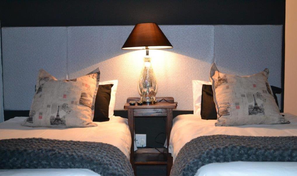 7 Cities Guesthouse Cradock Ngoại thất bức ảnh